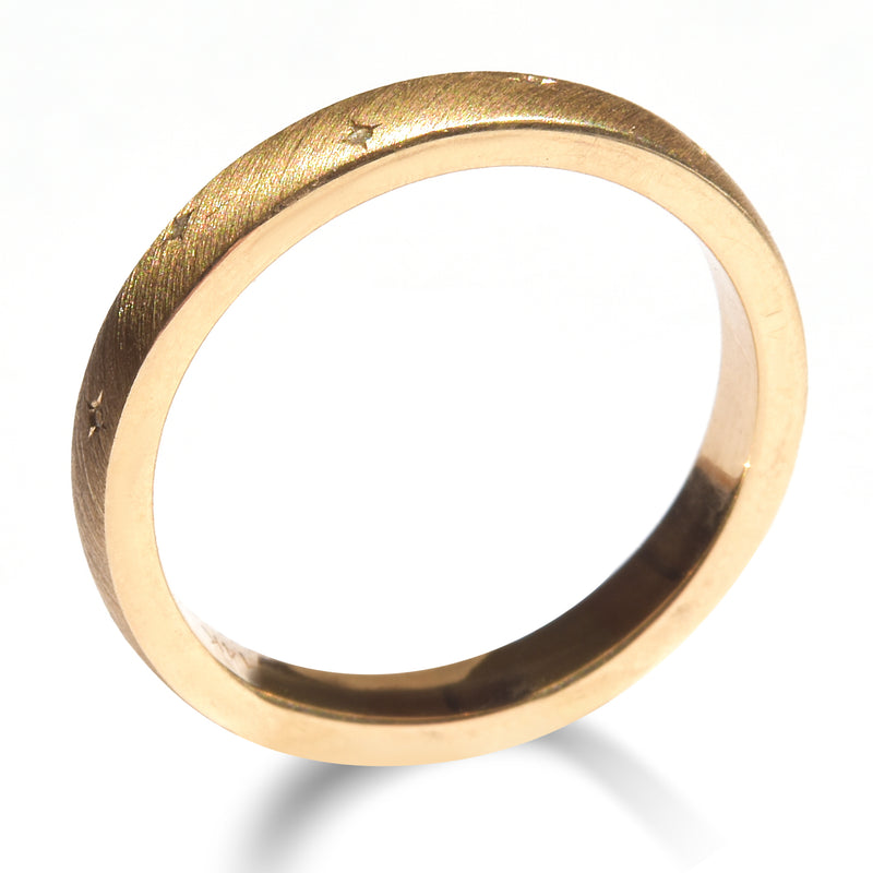Gold ring with embedded diamonds Clearance