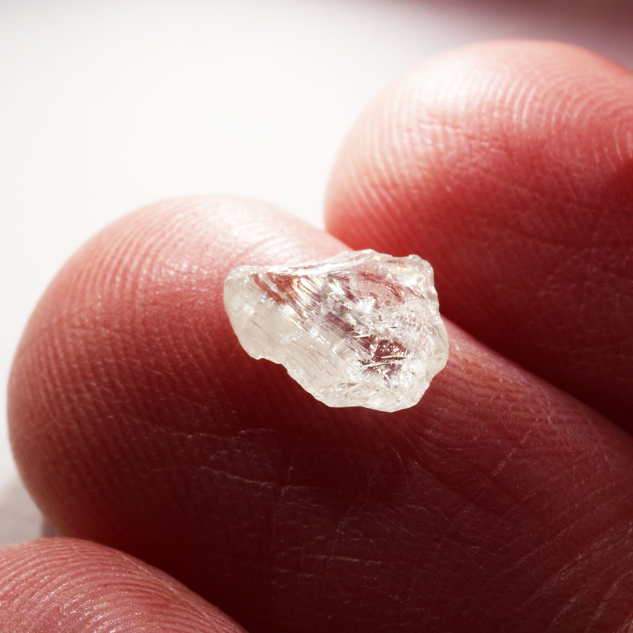 how to identify a raw diamond