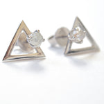 Triangle streetwear raw diamond earrings in white gold