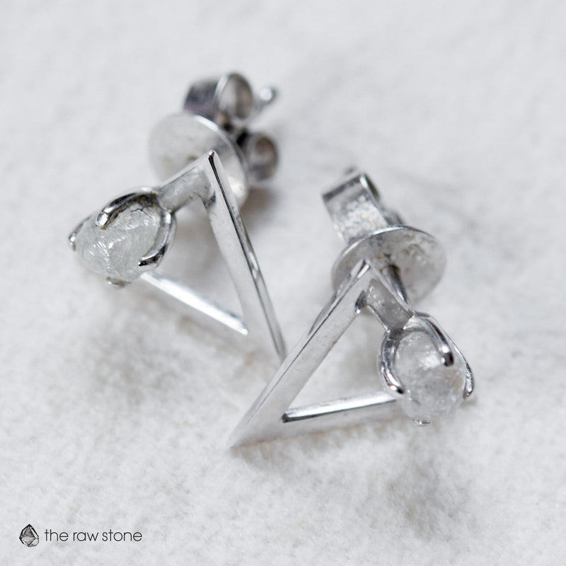 Triangle streetwear raw diamond earrings in white gold