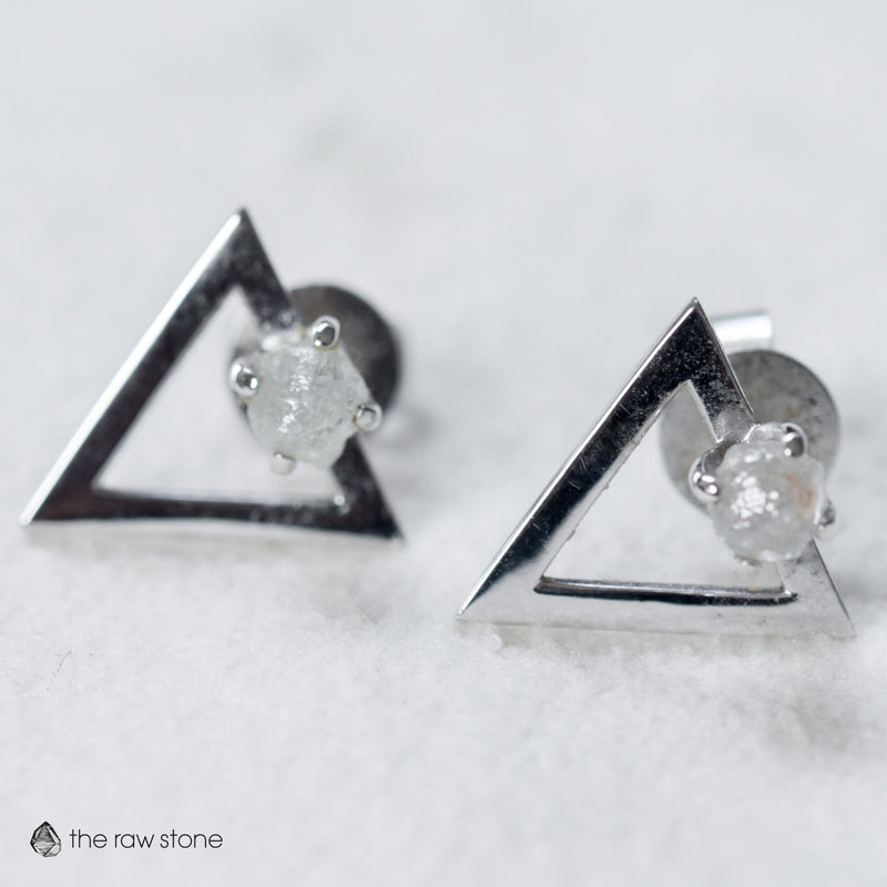 Triangle streetwear raw diamond earrings in white gold