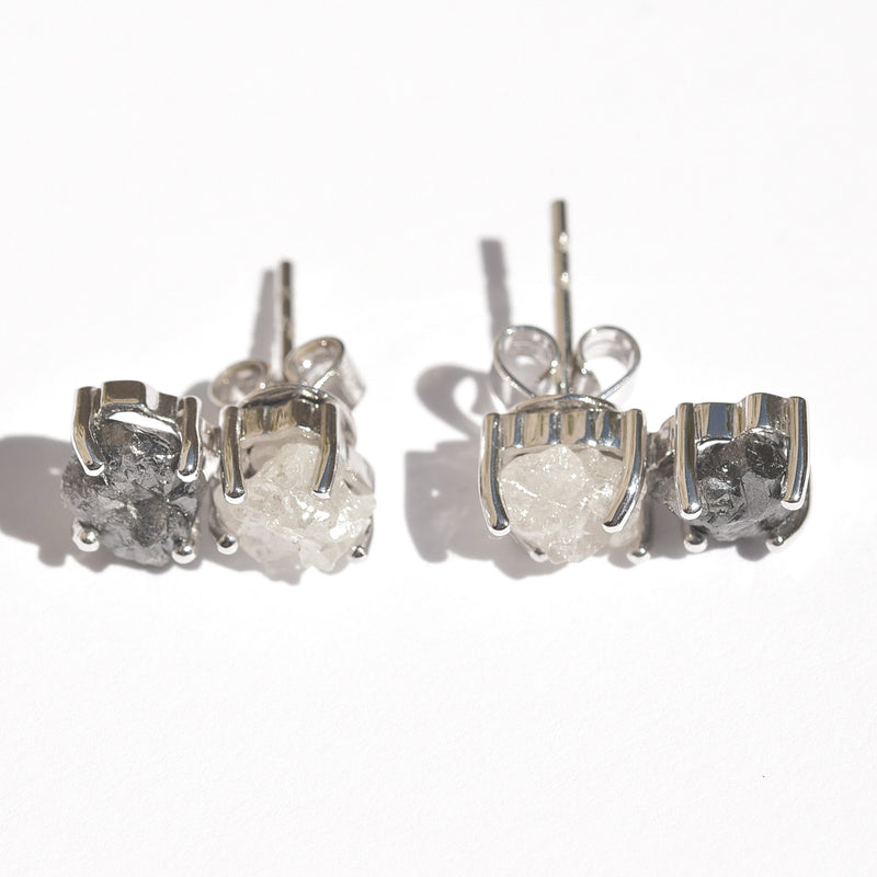 Black and white rough diamond earrings in white gold